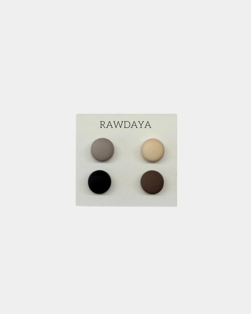 Quatre aimants à hijab finition mate sur carte Rawdaya : mauve,
kaki et deux noirs