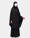 Ensemble de prière jilbab compact noir Rawdaya, porté, coupe couvrante deux pièces
