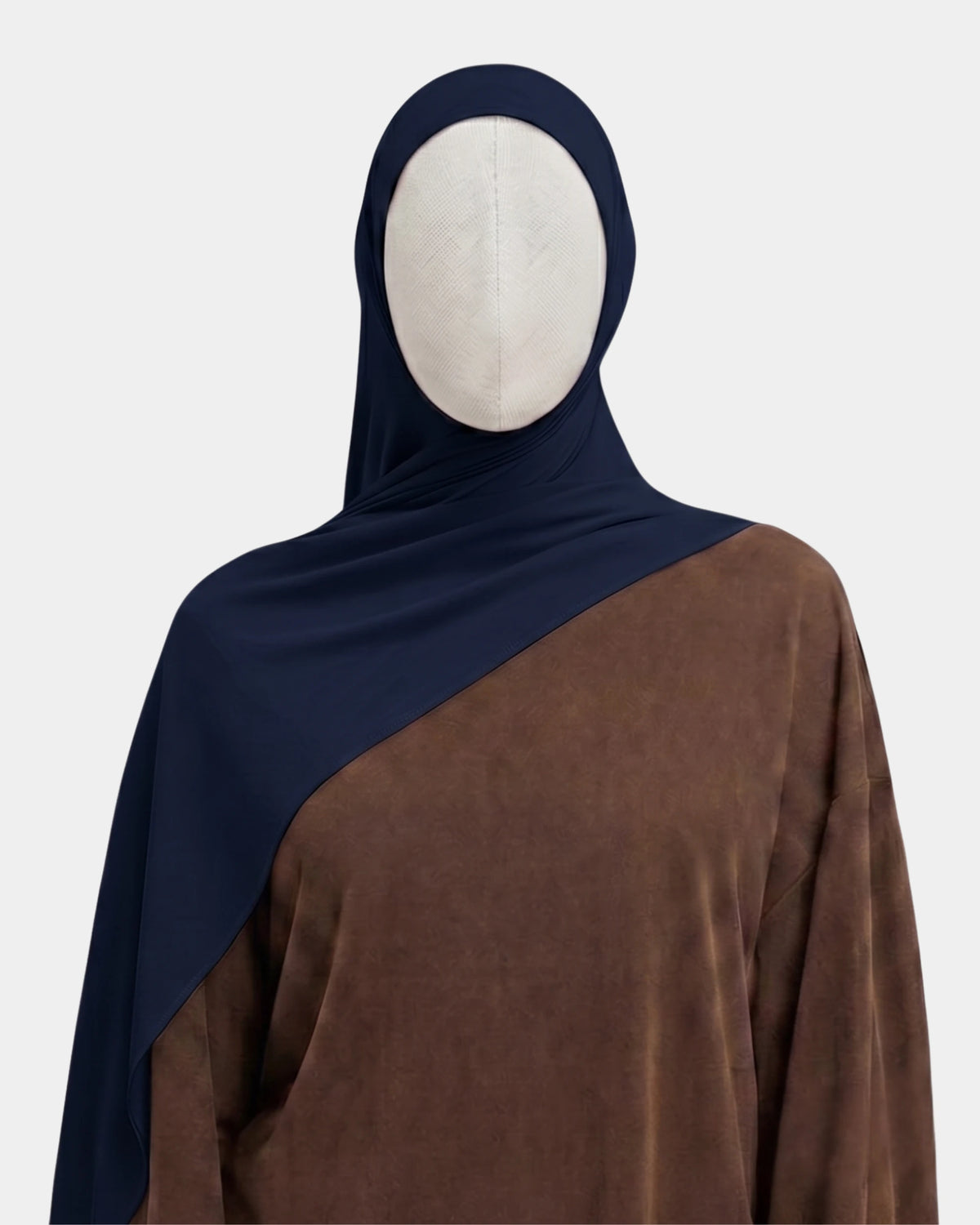Hijab modal breathable bleu marine, porté de face - Rawdaya