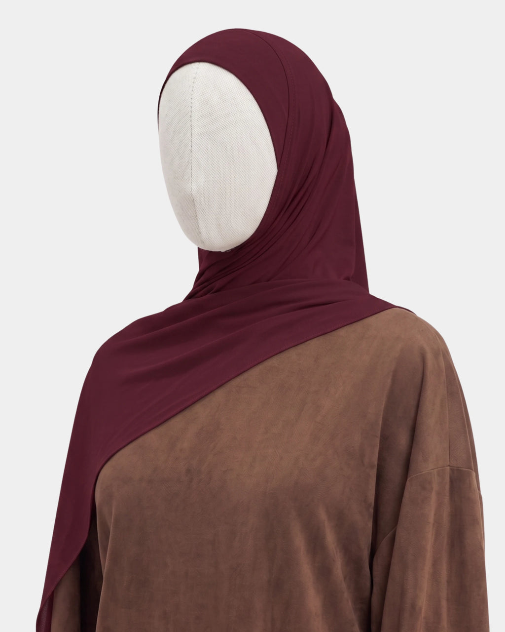 Hijab modal breathable bordeaux, vue de dos, drapé sur les épaules - Rawdaya