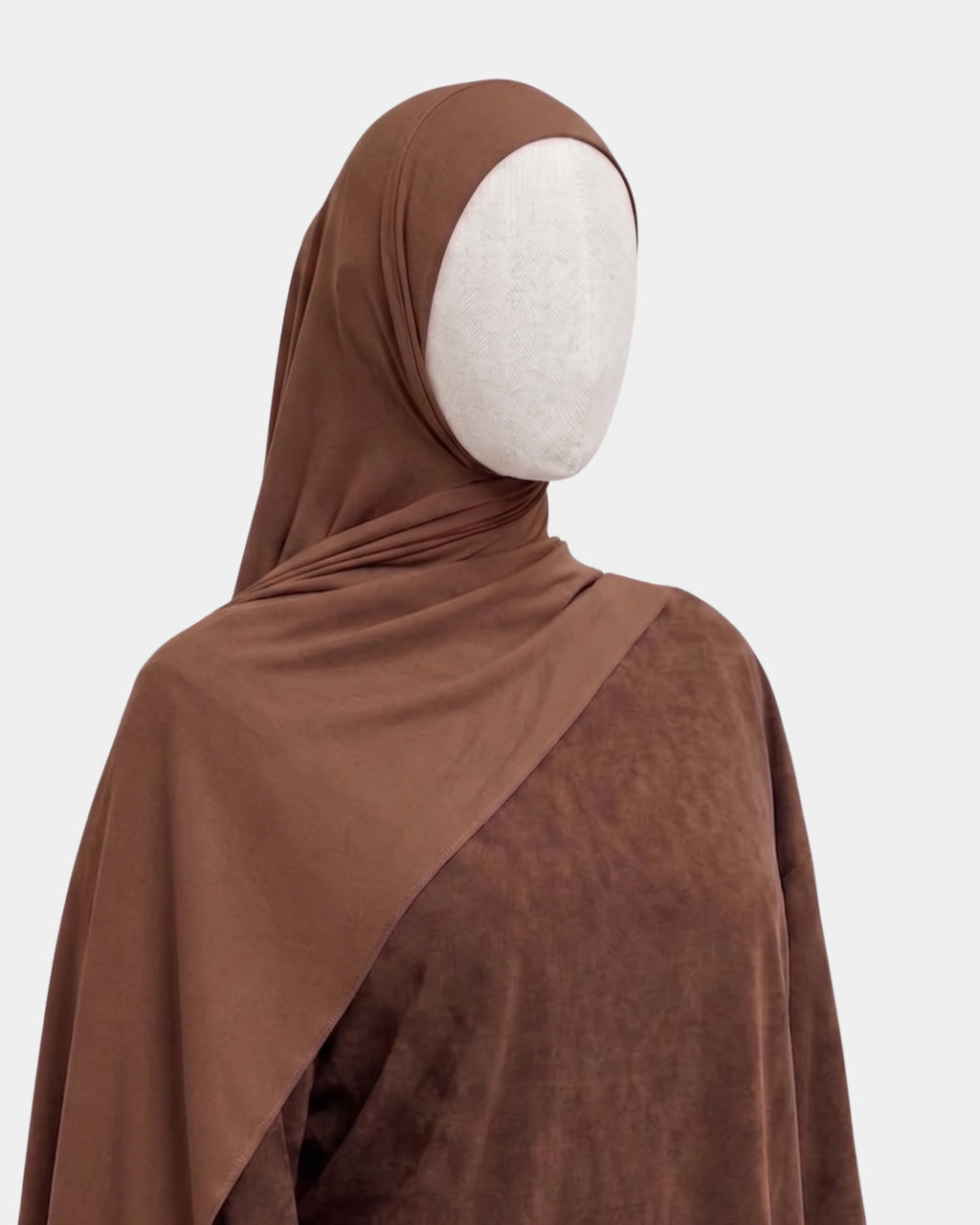 Hijab modal breathable chocolat, vue de dos, drapé sur les épaules - Rawdaya