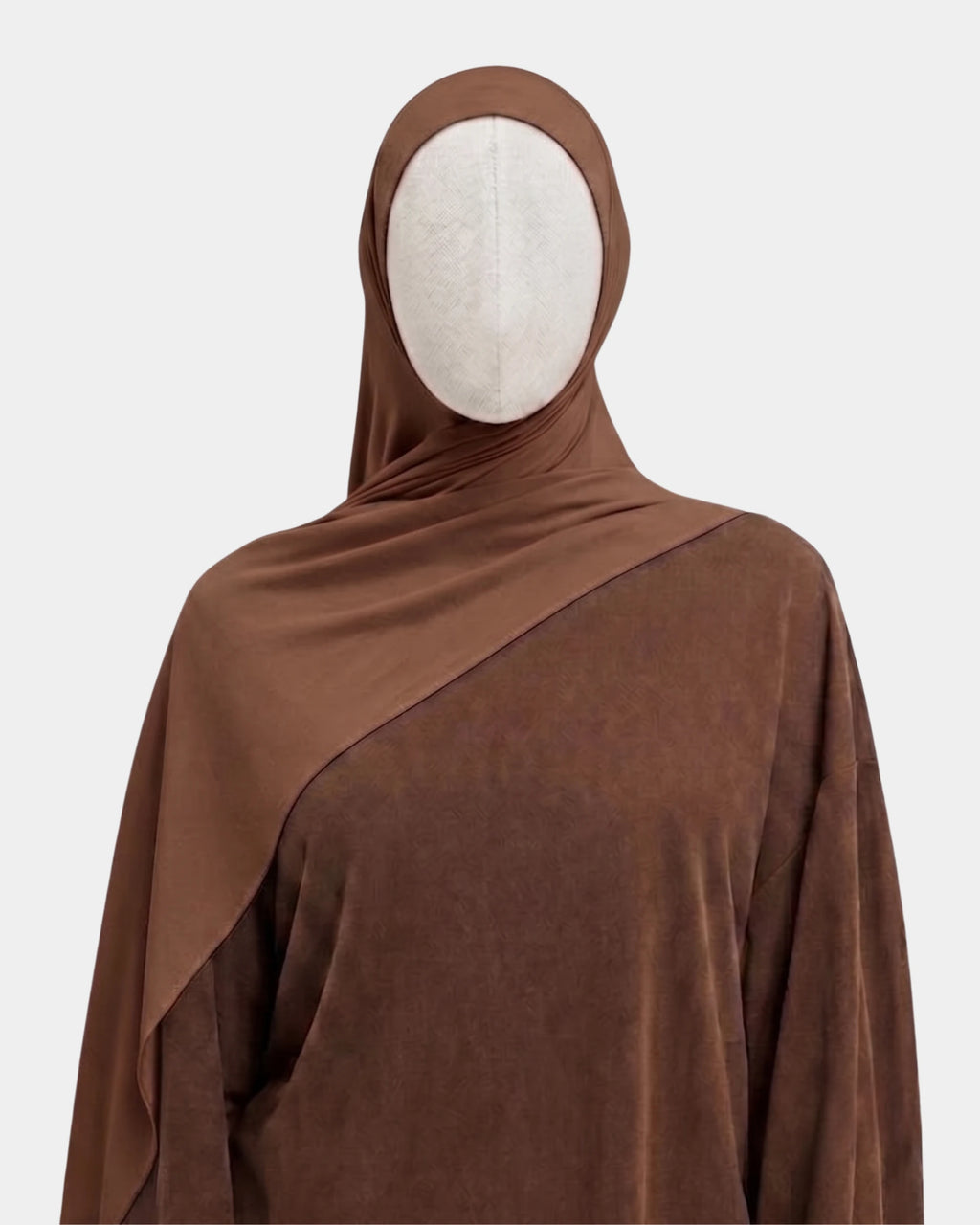 Hijab modal breathable chocolat, porté de face - Rawdaya