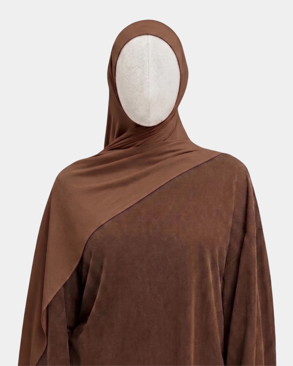 Hijab modal breathable chocolat, porté de face - Rawdaya