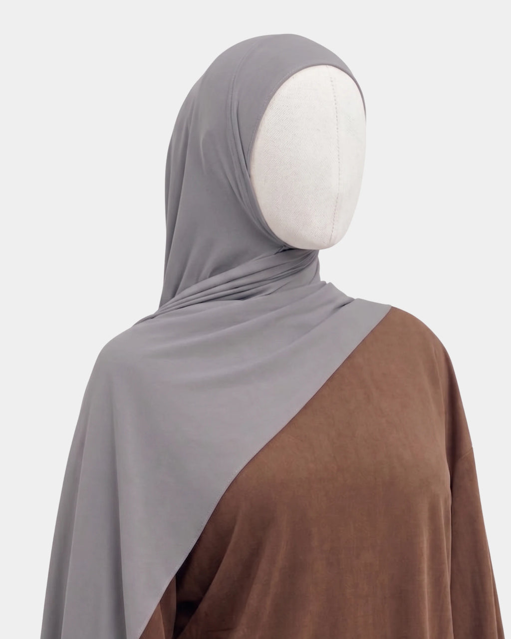 Hijab modal breathable gris, vue de dos, drapé sur les épaules - Rawdaya