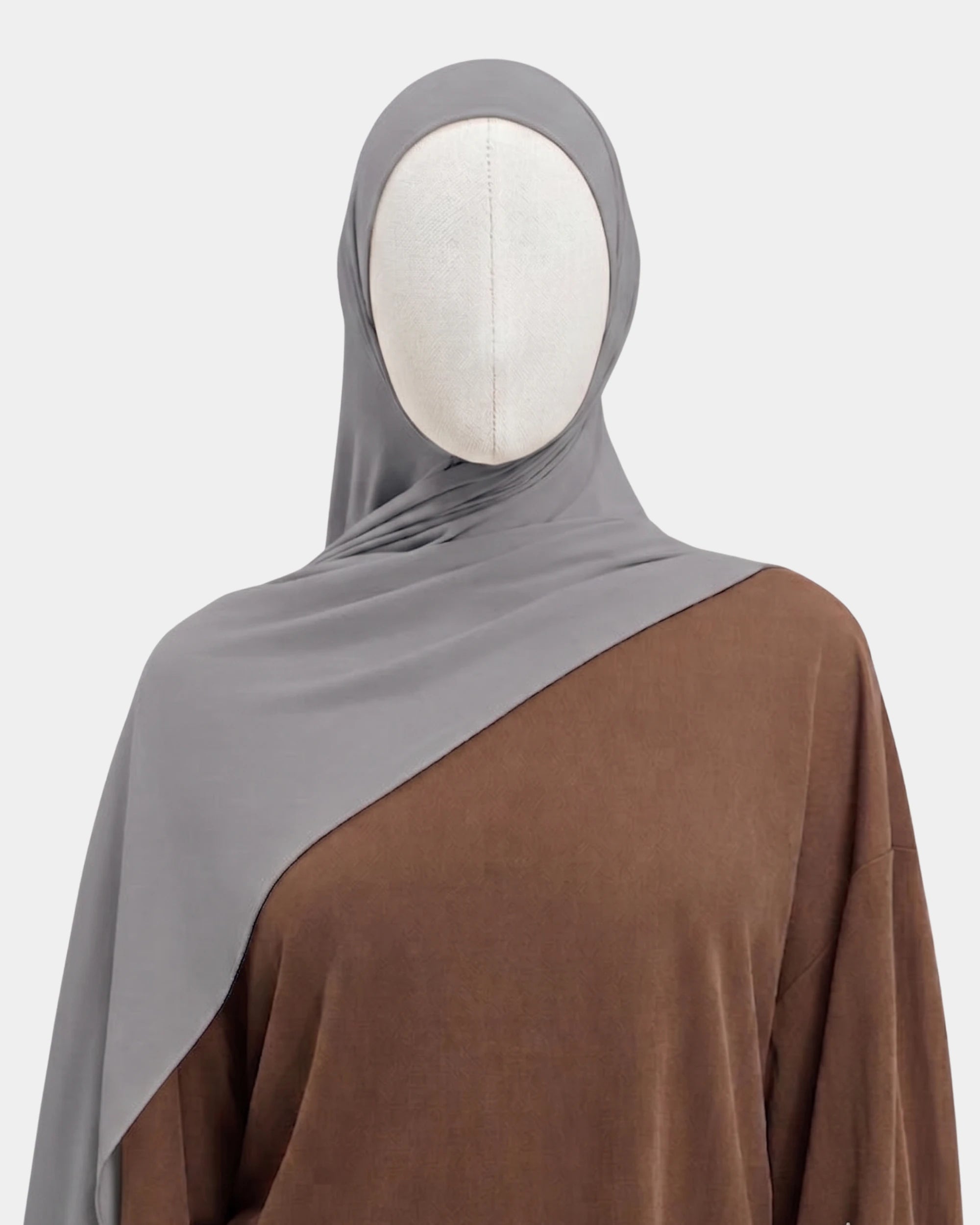Hijab modal breathable gris, porté de face - Rawdaya