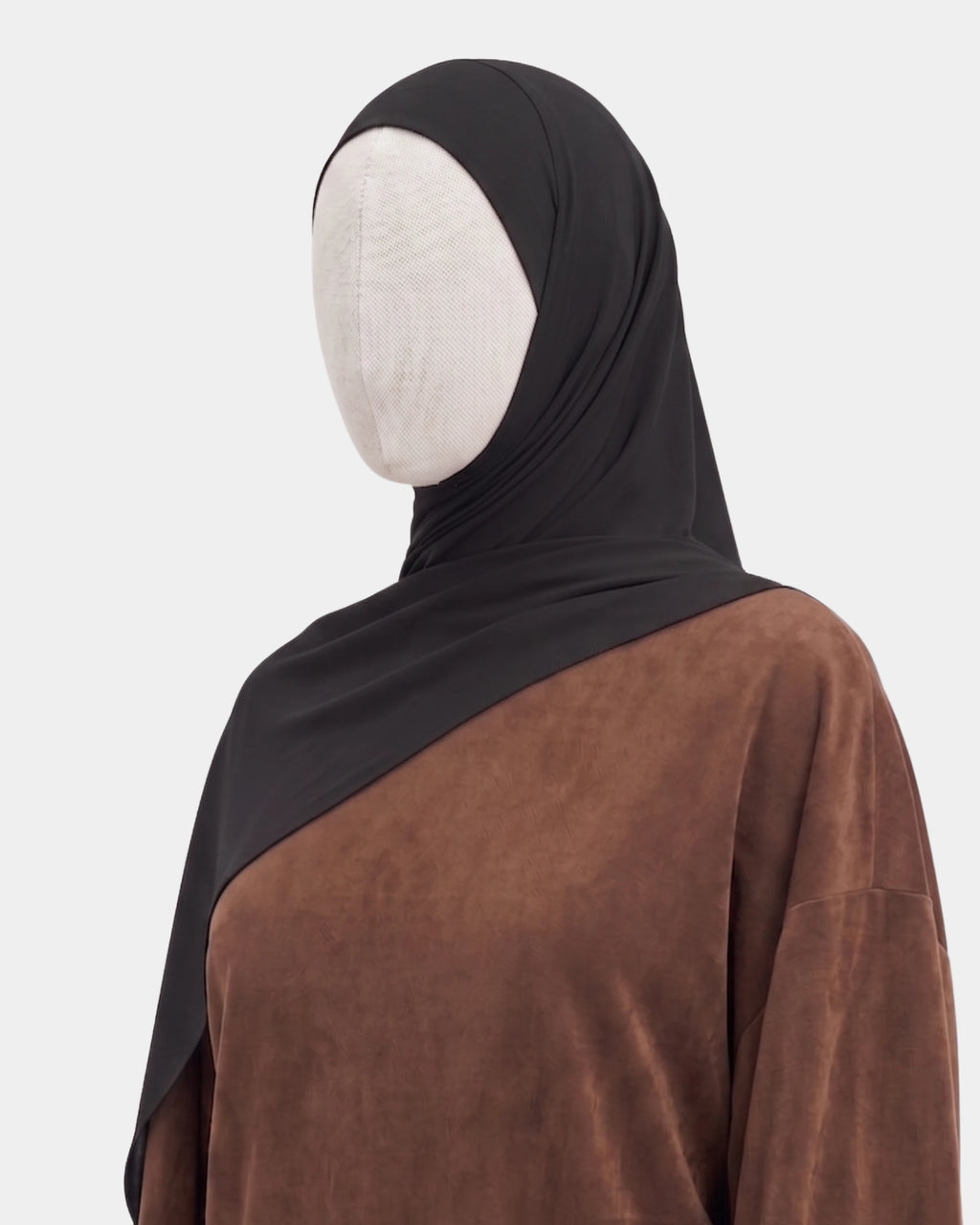 Hijab modal breathable noir, vue de dos, drapé sur les épaules - Rawdaya
