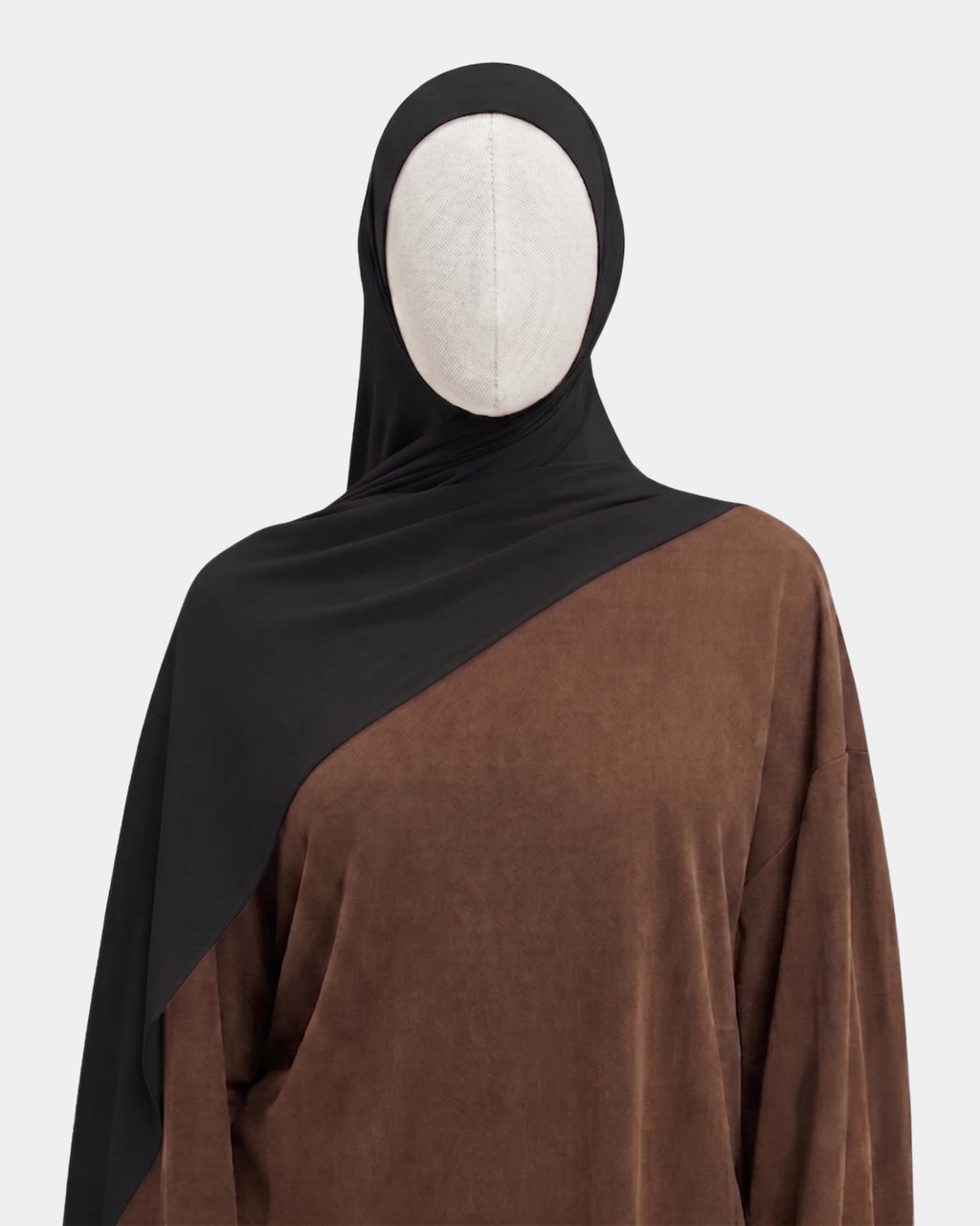 Hijab modal breathable noir, porté de face - Rawdaya