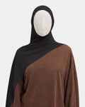 Hijab modal breathable noir, porté de face - Rawdaya