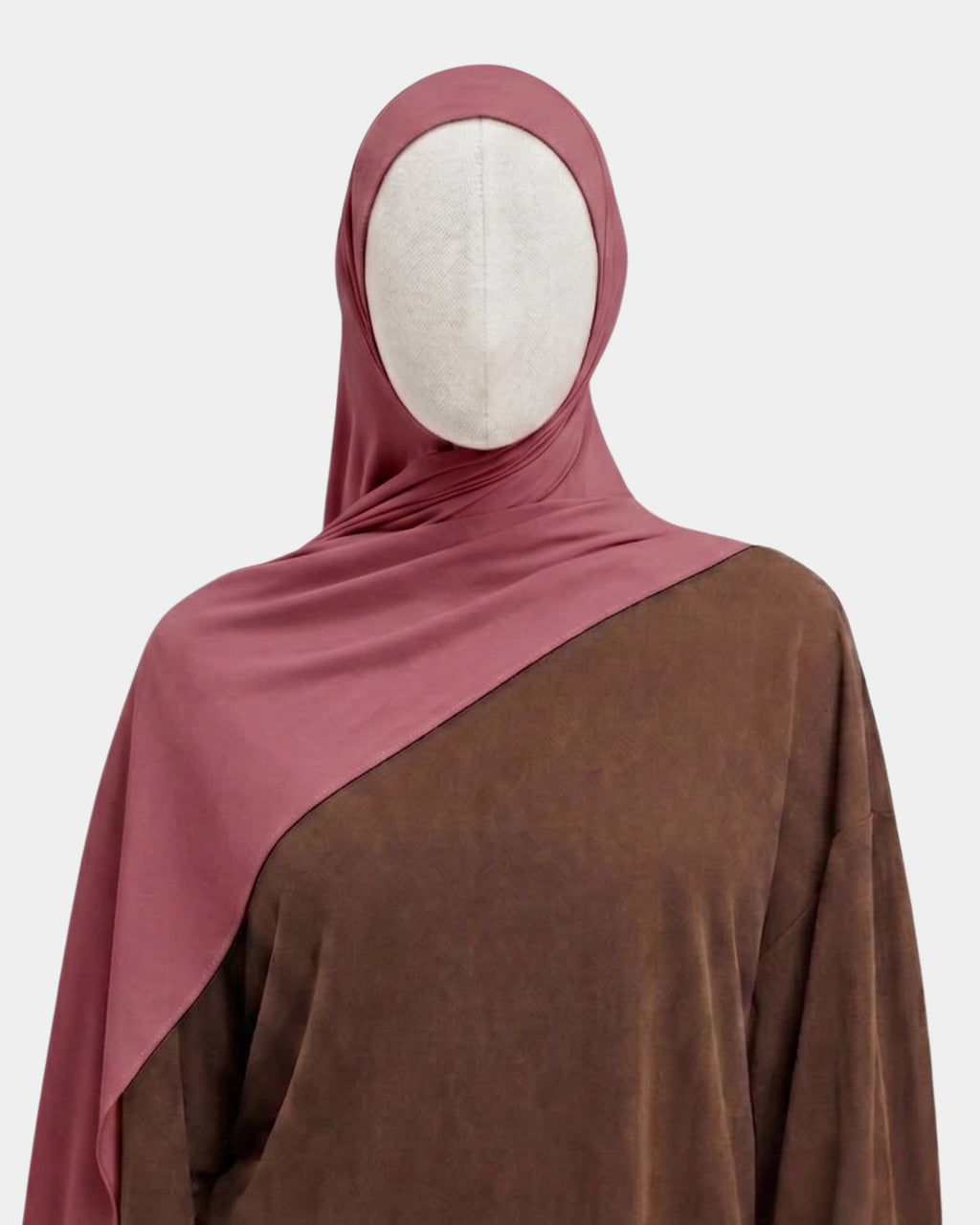 Hijab modal breathable vieux rose, porté de face - Rawdaya