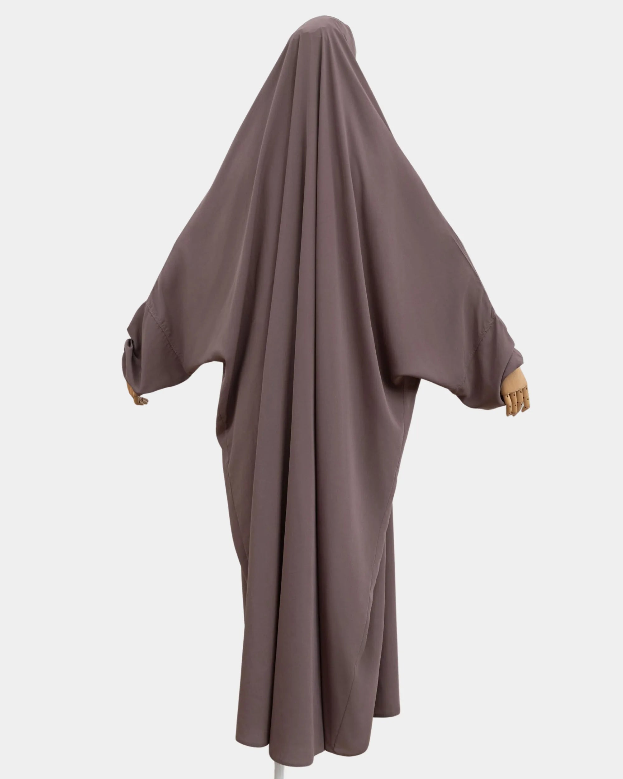 Vue de dos du jilbab 1 pièce taupe, coupe ample et non moulante