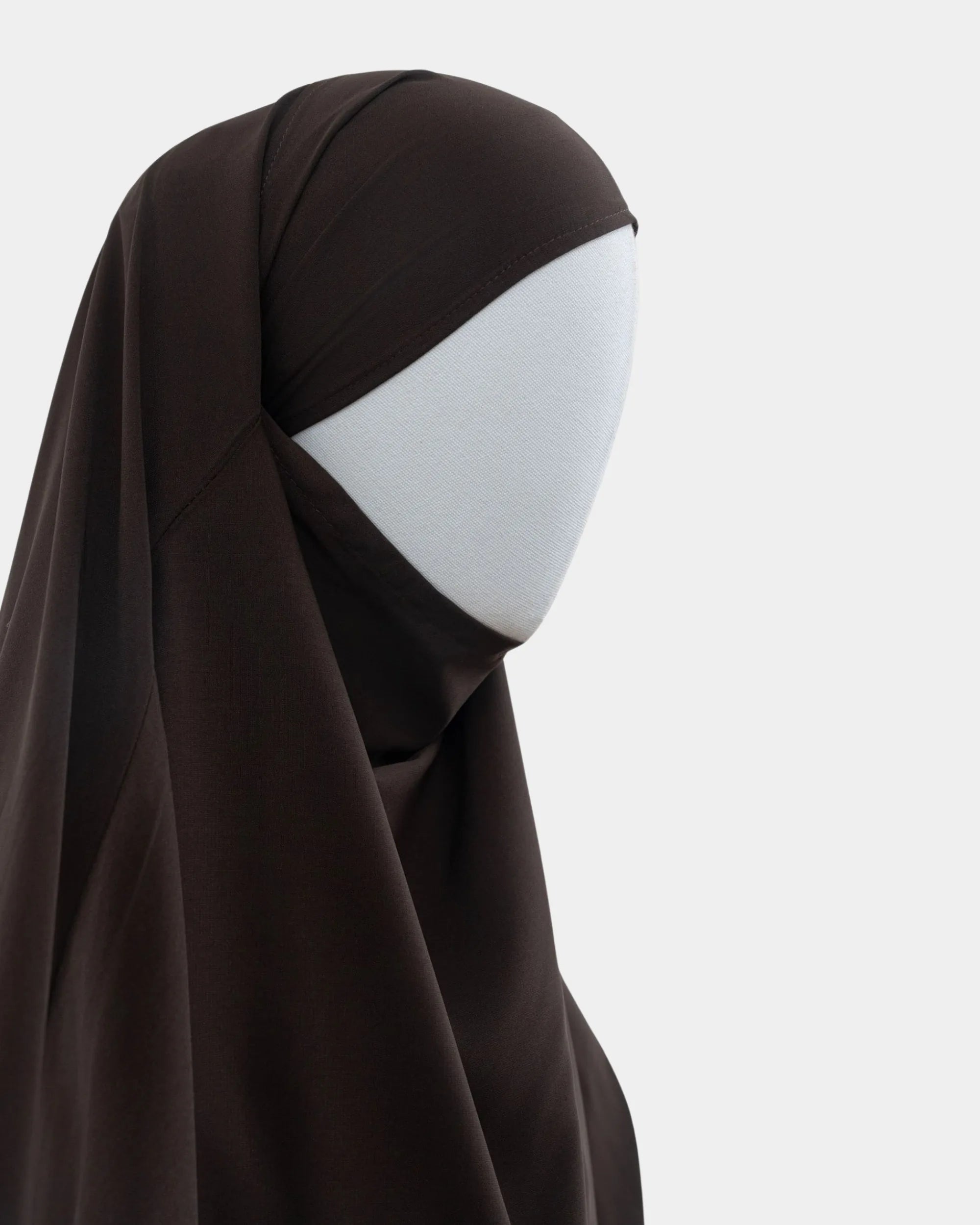 Capuche du jilbab 2 pièces marron café vue de profil, tombé couvrant sur l'épaule