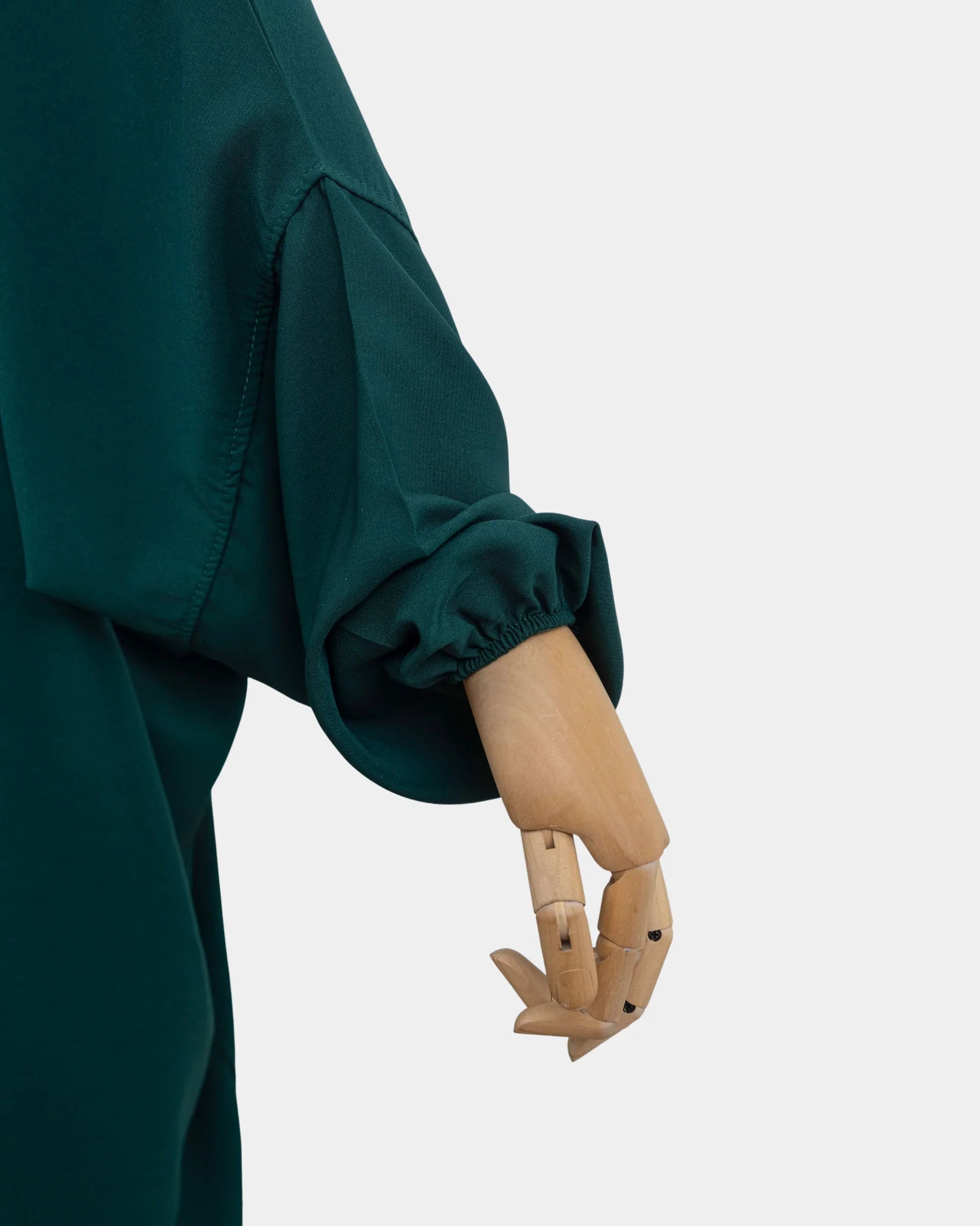 Manche du jilbab 2 pièces vert forêt avec poignet élastiqué qui maintient la manche en place