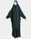 Jilbab 2 pièces vert kaki porté sur mannequin, vue de face, khimar long couvrant et jupe assortie